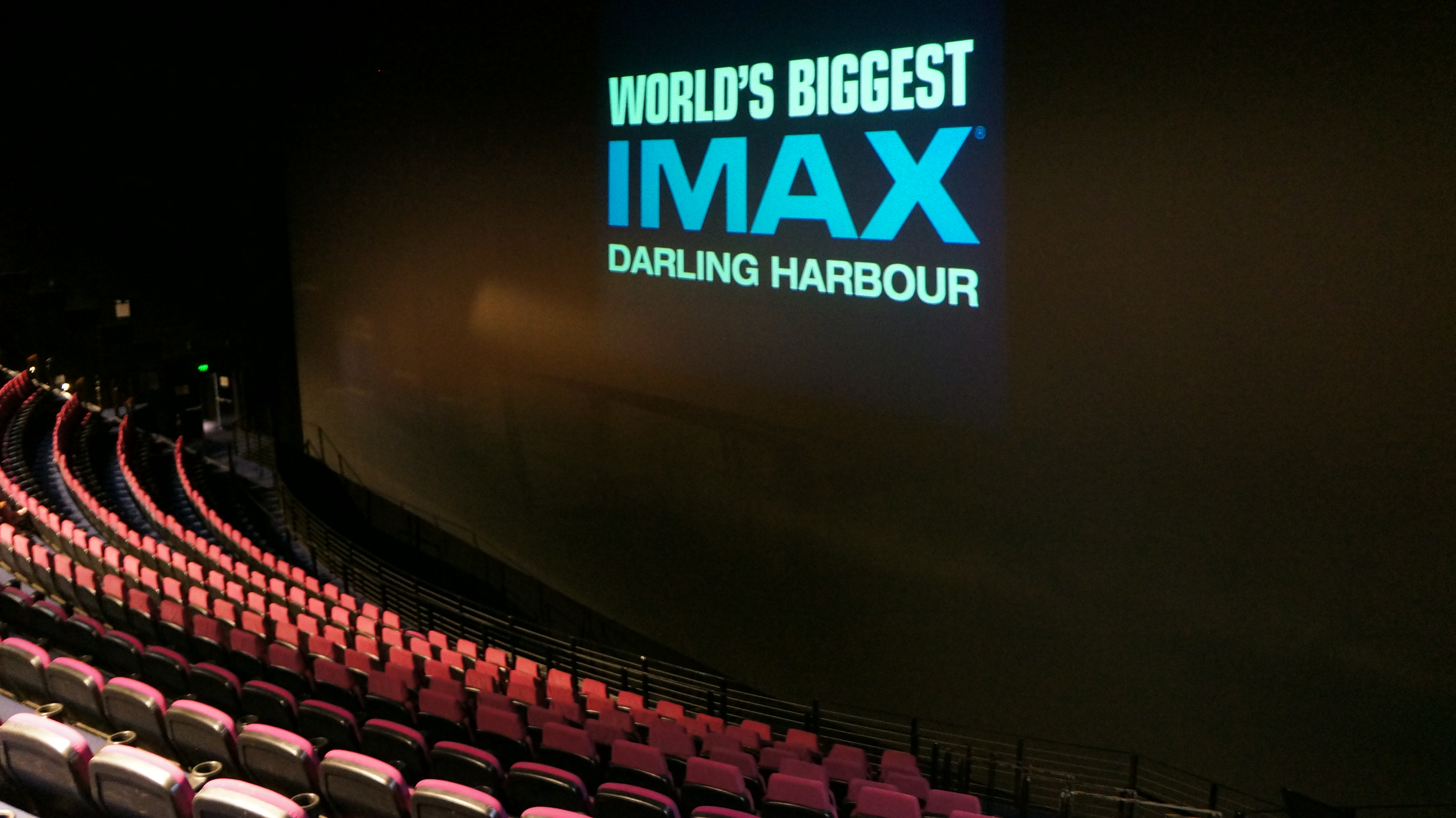 Лучший кинотеатр в россии. Панасоник аймакс Сидней. Аймакс кинотеатр в Москве самый большой экран. Panasonic IMAX Австралия Сидней. Самый большой экран аймакс в мире.